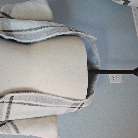 LYSSE Cocoon Shawl Shrug Soft Sweater Gray White OS One Size - Picture 3 of 14